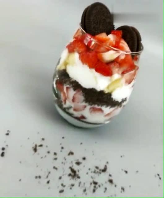 网红自制雪糕杯摆盘图,创意无限，夏日清凉新风尚